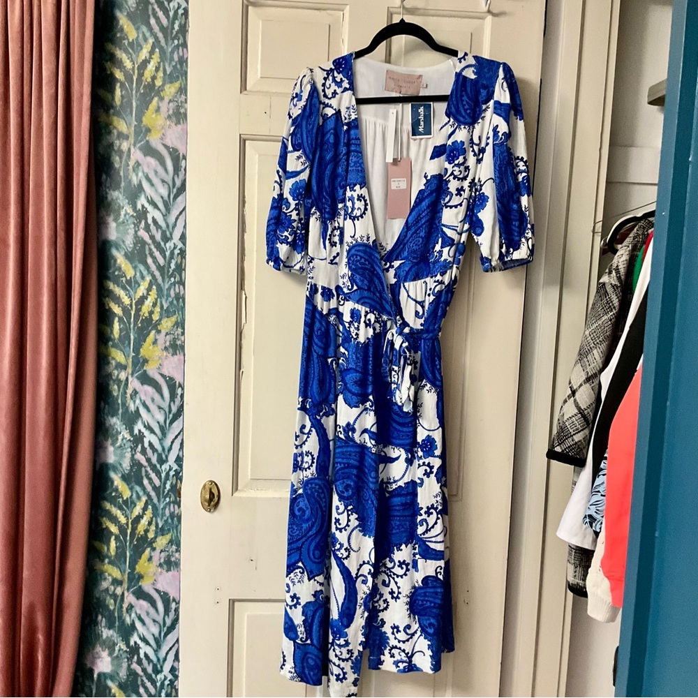 Elegant Blue and White Patterned Midi Dress